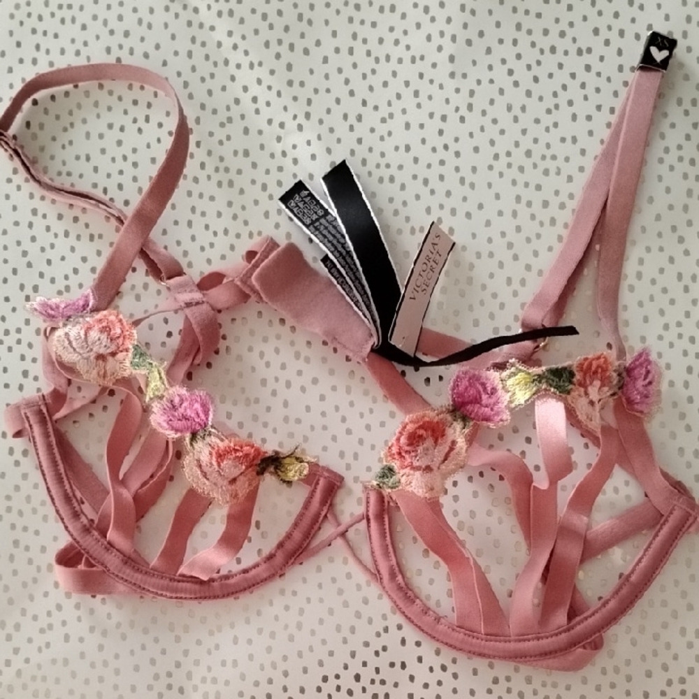 Victoria's Secret Pink Floral Embroidered Bra